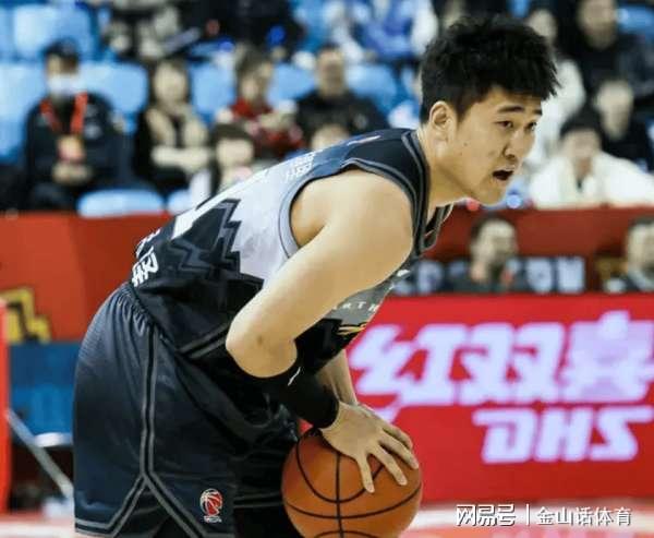 kaiyun官方-咋了麻这是？“当家球星”12投3中，正负值-29，网友：你才25岁啊